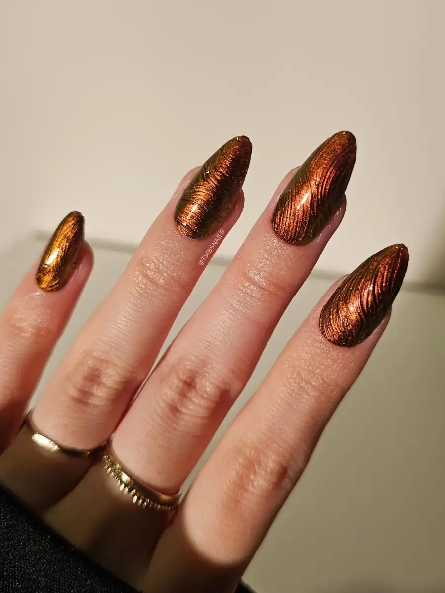 Brushed Bronze Chrome Nails style Thumbnail 4