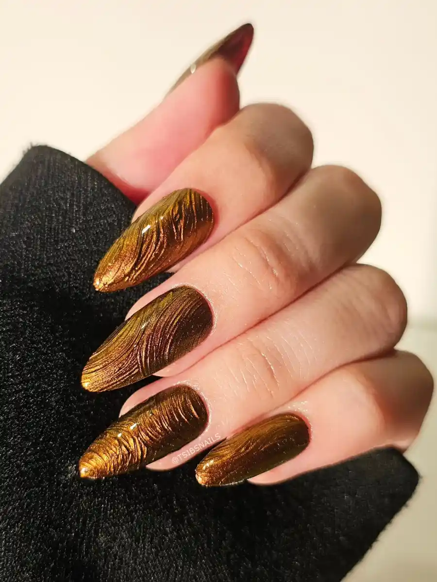 Brushed Bronze Chrome Nails style Thumbnail 3