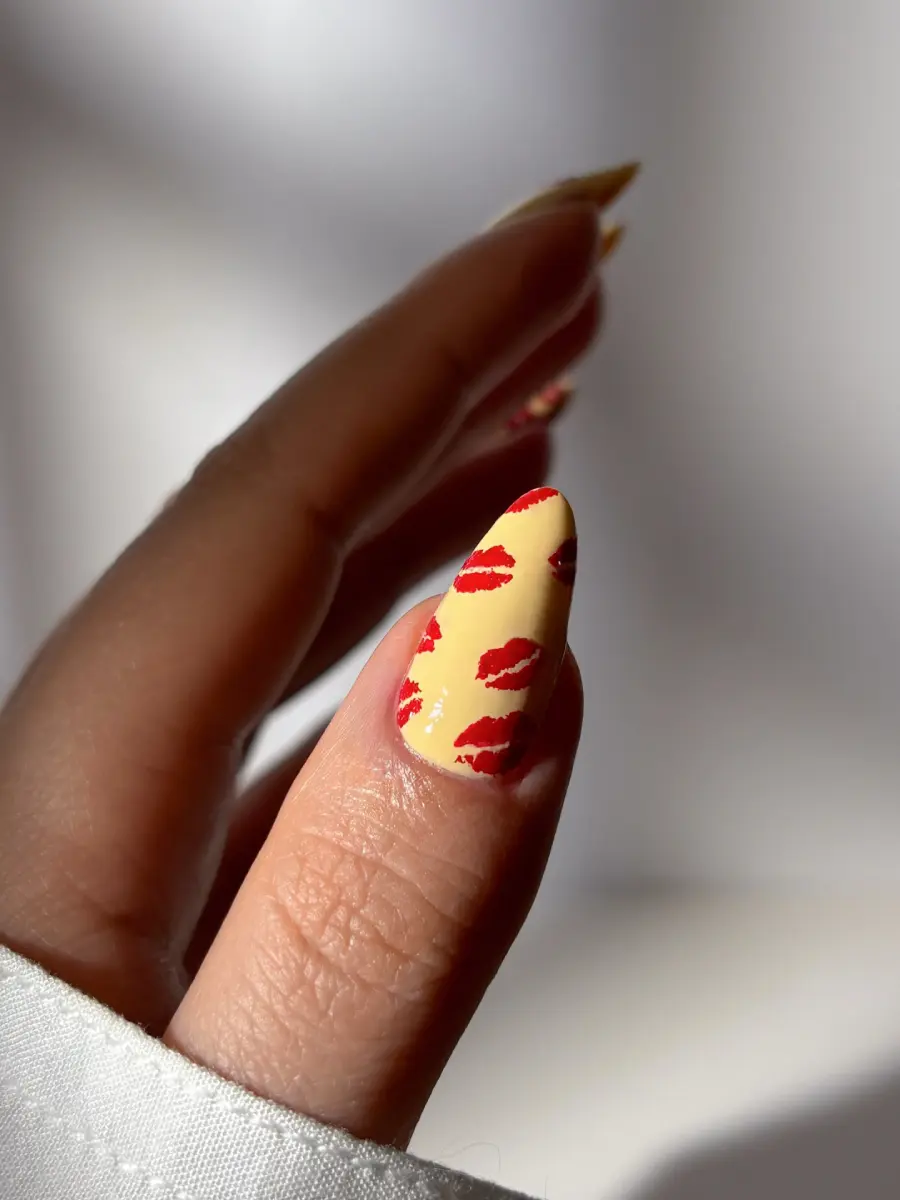 Butter Yellow Kiss Nails Art Main View