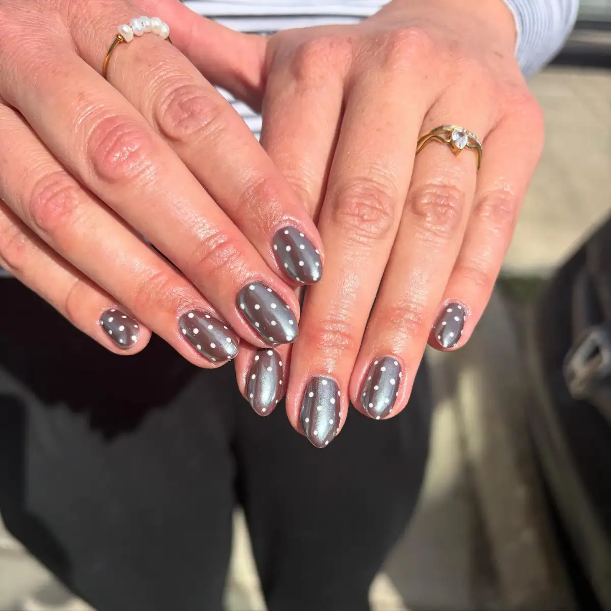 Chrome Polka Dots Nails style Thumbnail 2