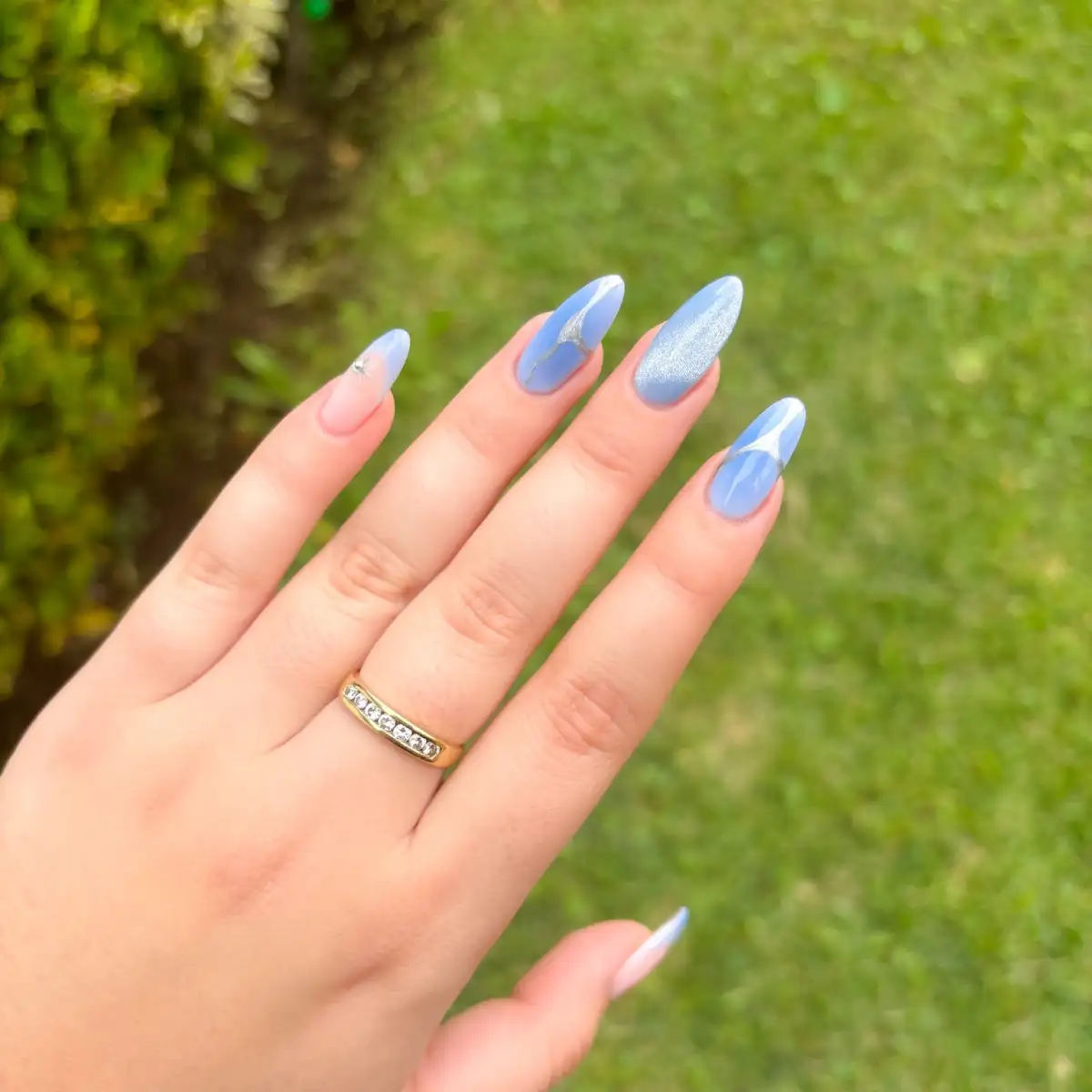 Soft Blue Nails style Thumbnail 4