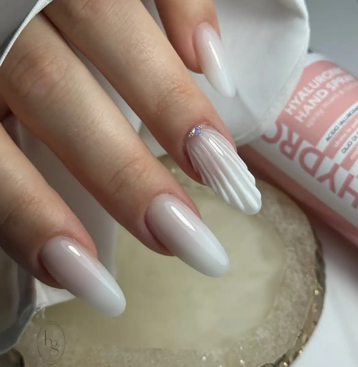3D Shell Accent Nails Thumbnail 2