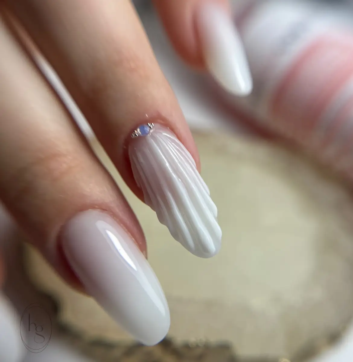 3D Shell Accent Nails Main View
