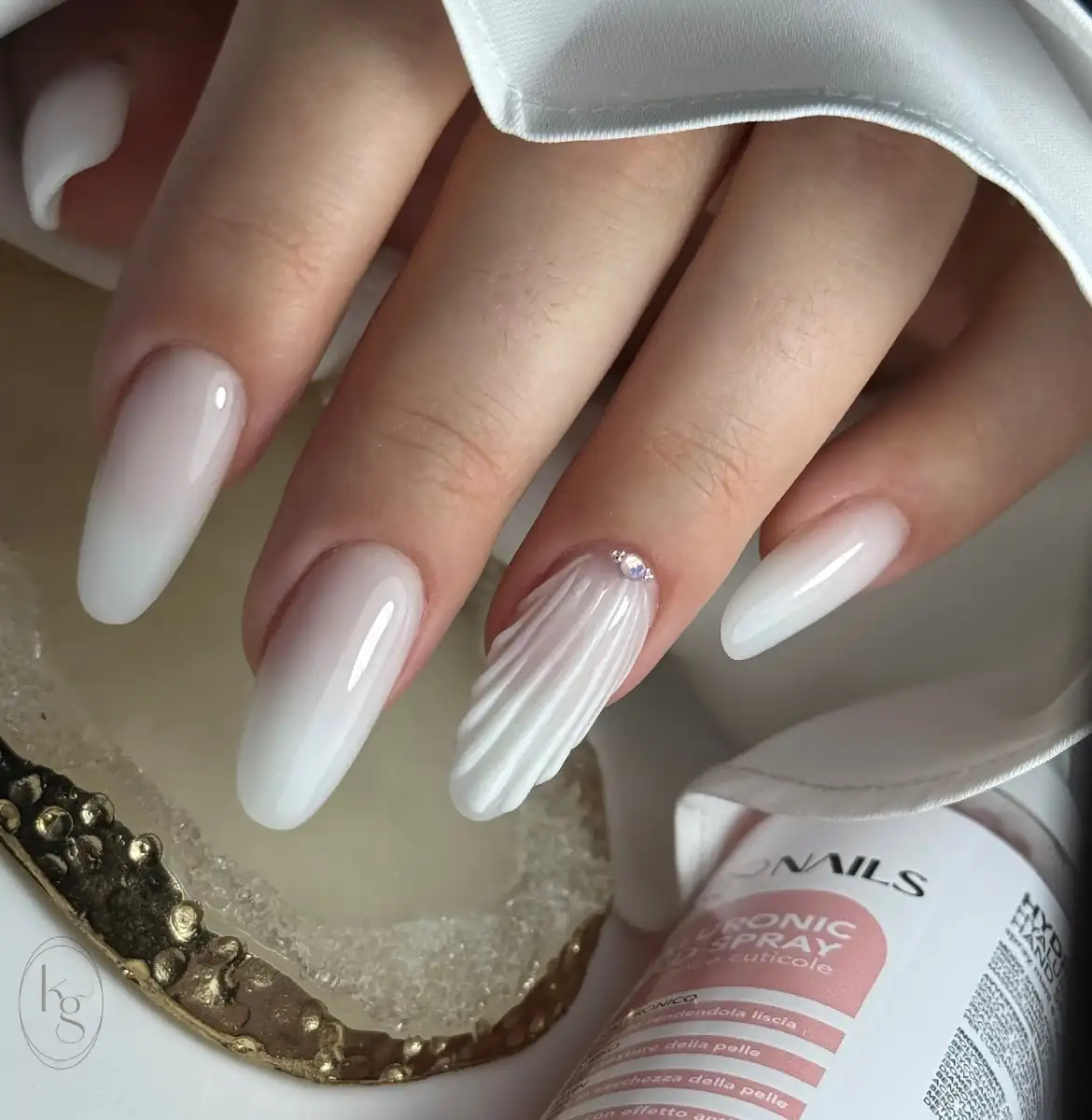 3D Shell Accent Nails Thumbnail 3