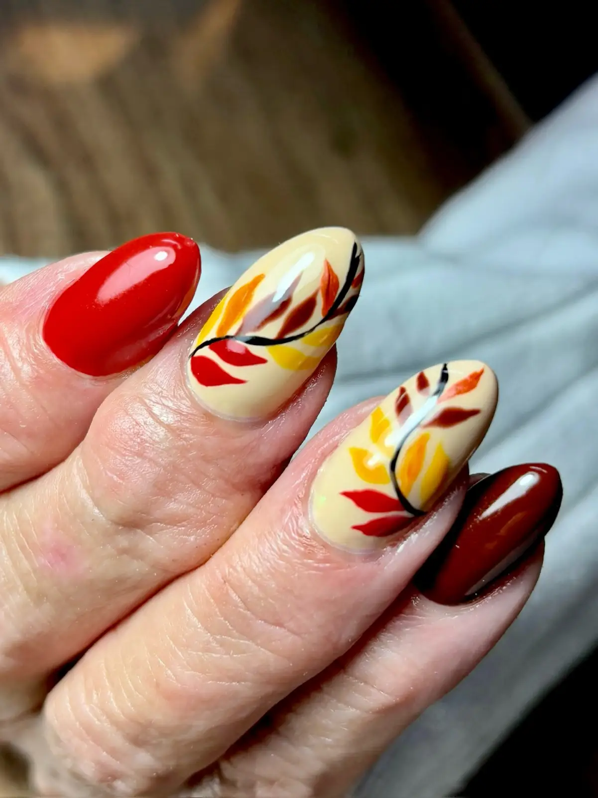 Autumn Leaves Accents Nails Main View