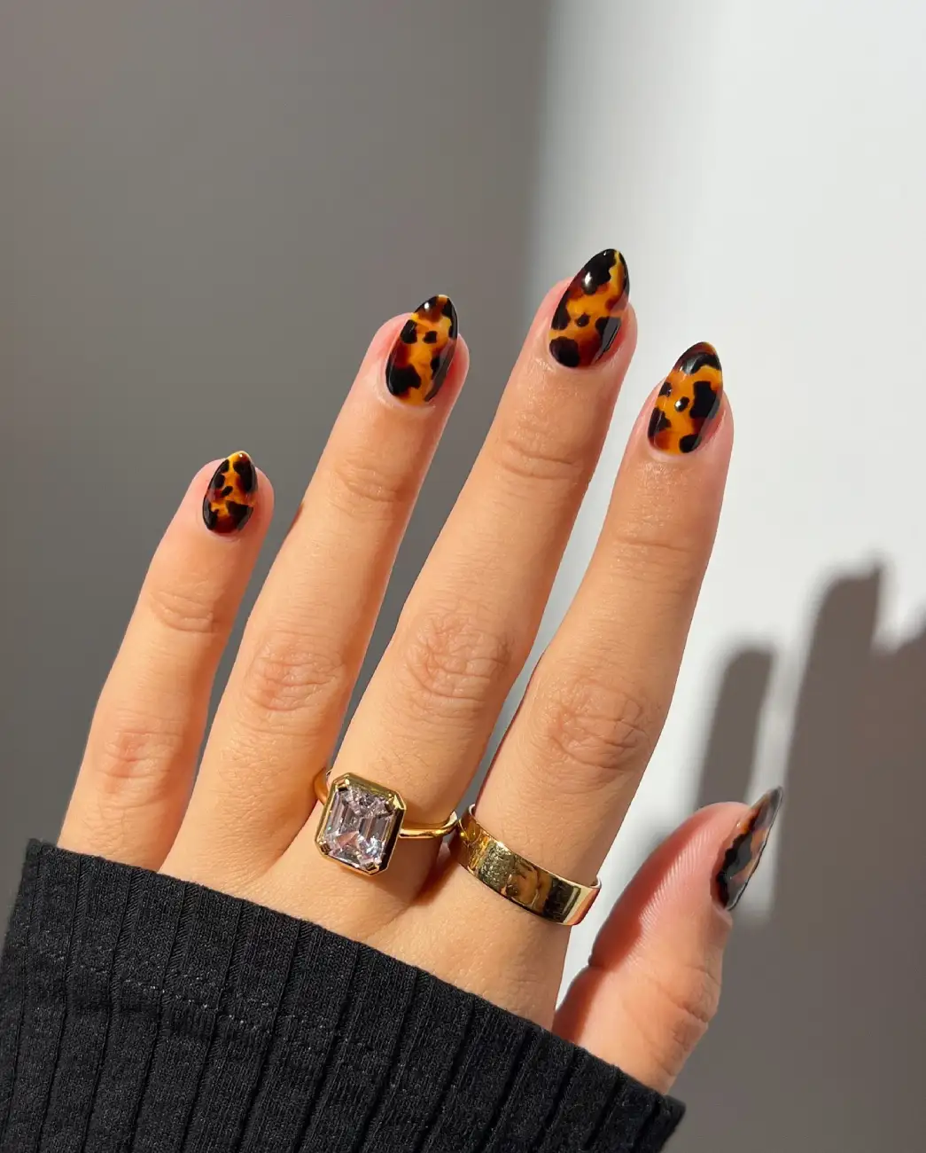 Classic Tortoiseshell Almond Main View