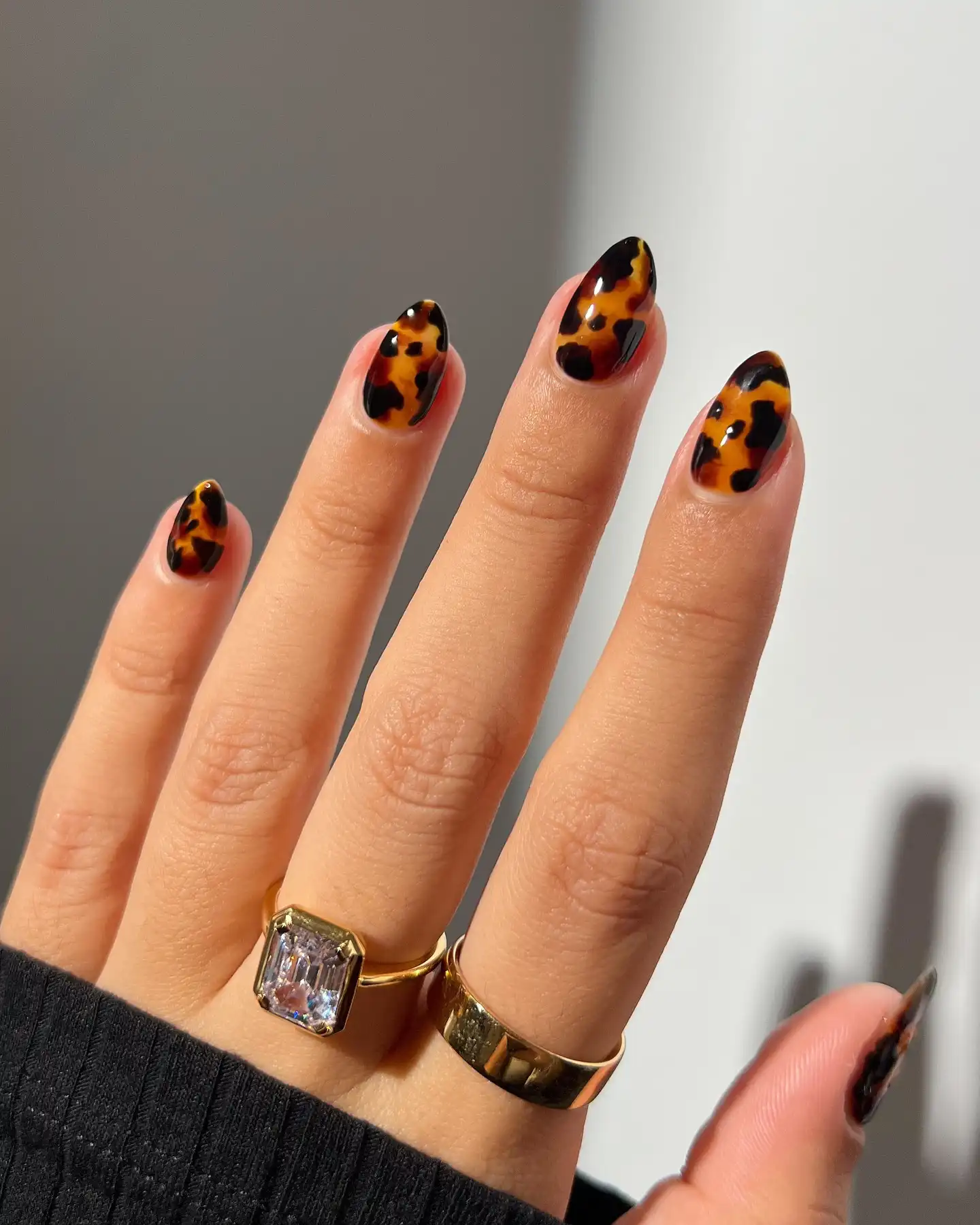 Classic Tortoiseshell Almond Thumbnail 3