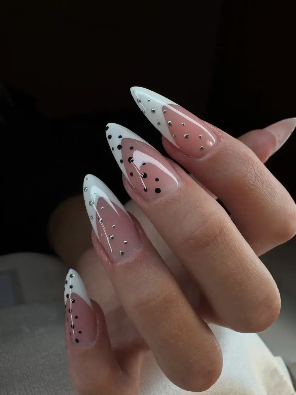 Dotted French Tips Thumbnail 2