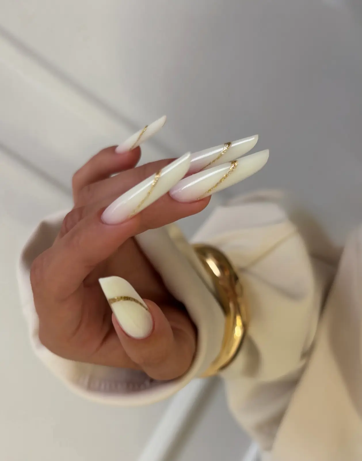 Extra Long Milky with Gold Chain Line Thumbnail 3