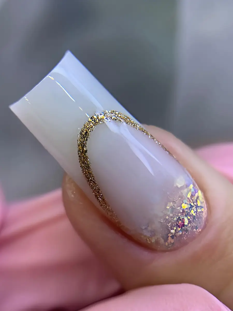 Gold Glitter Outline Nails Thumbnail 3