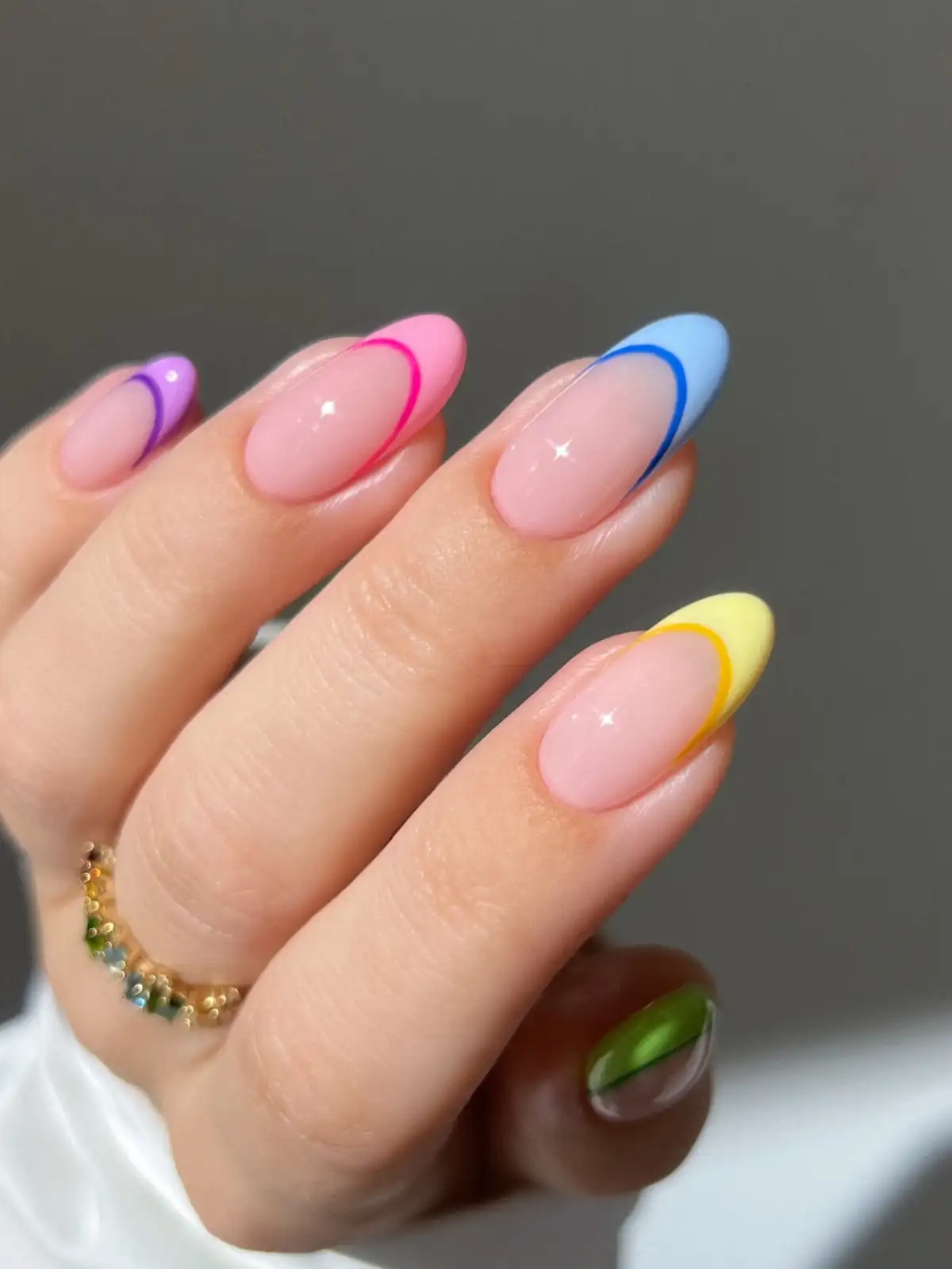 Rainbow Outline French Thumbnail 3