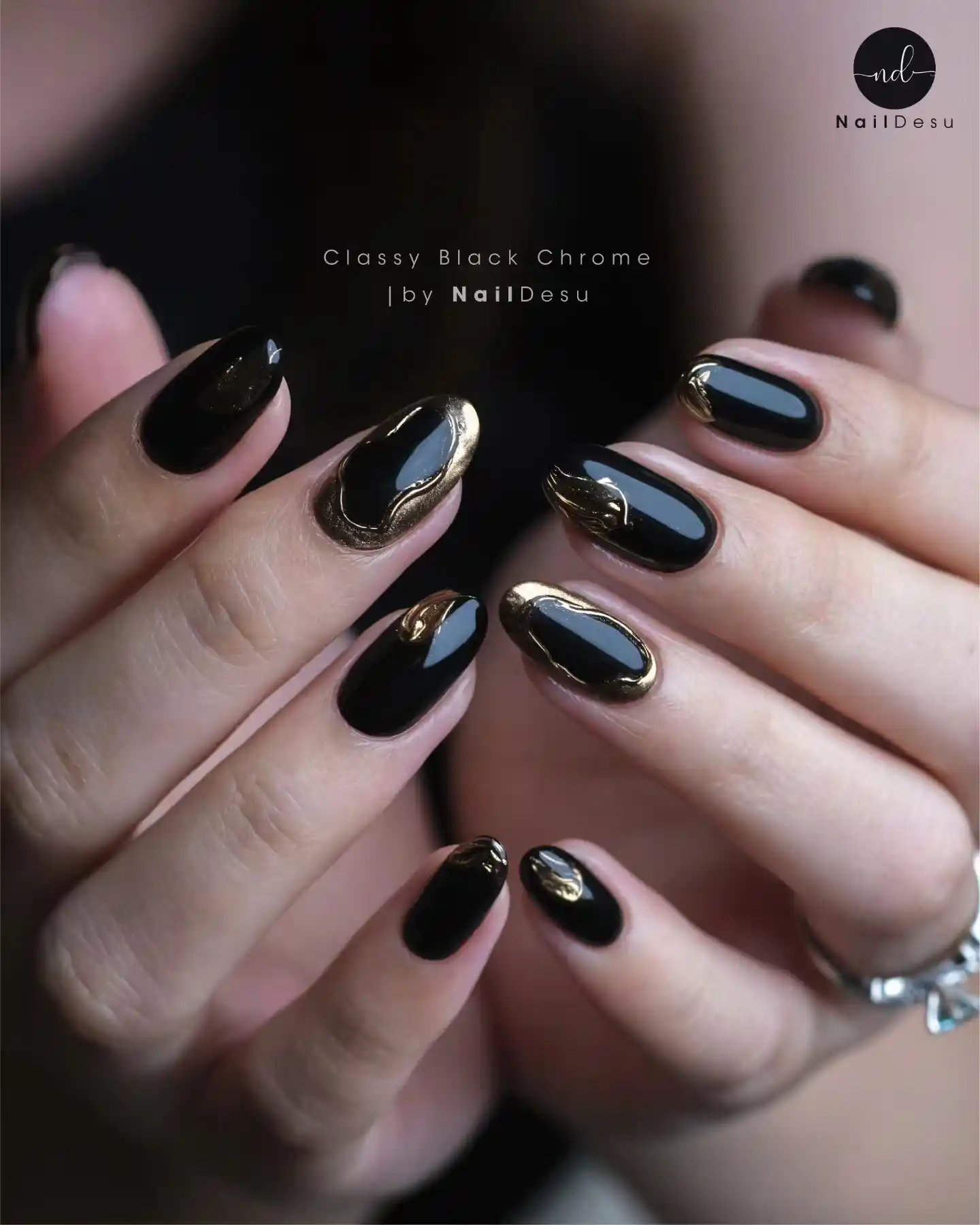 Glossy Black Nails With Gold Chrome Details - Inspiration 1