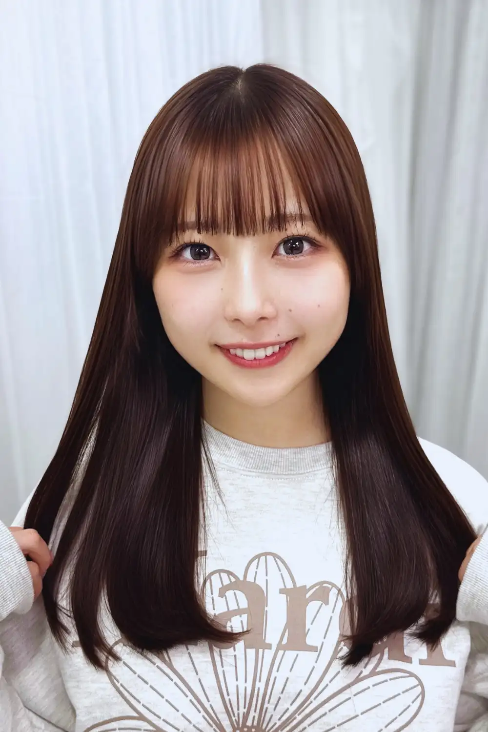 Straight hair with blunt bangs haircut - Look 1