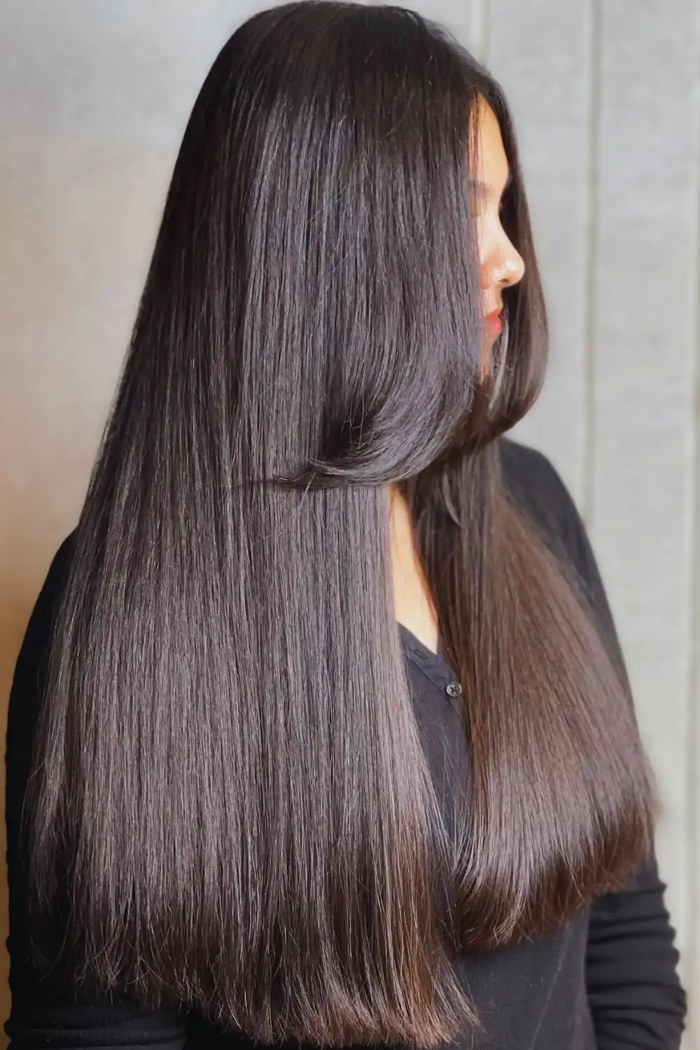 Straight haircut with curtain bangs - Inspiration 3