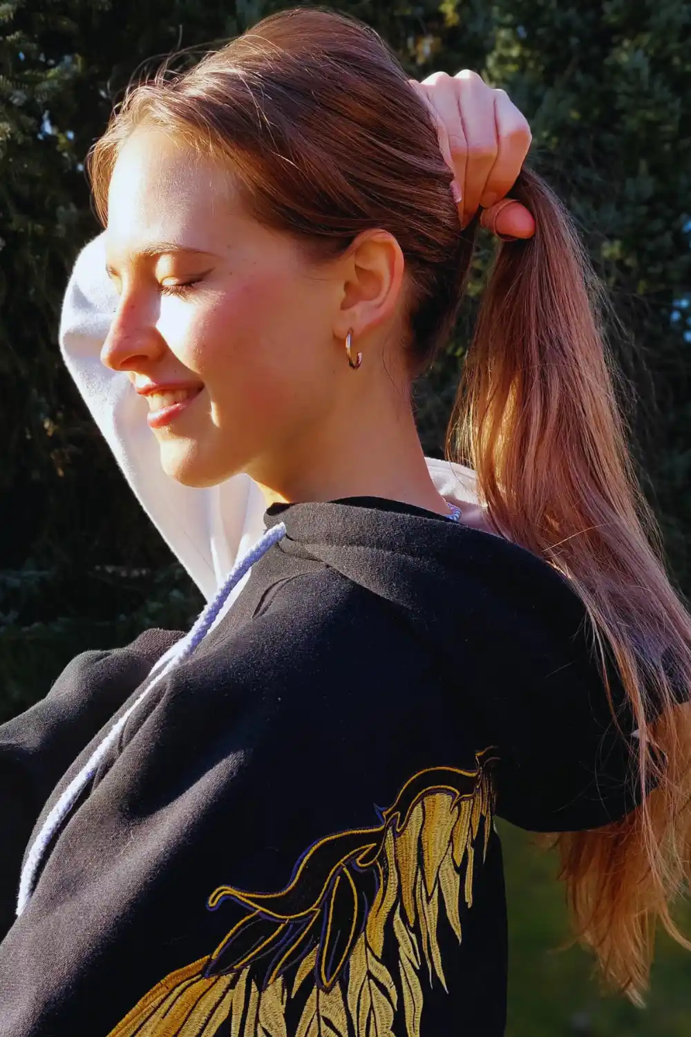 Long sleek straight ponytail hairstyle - Look 1