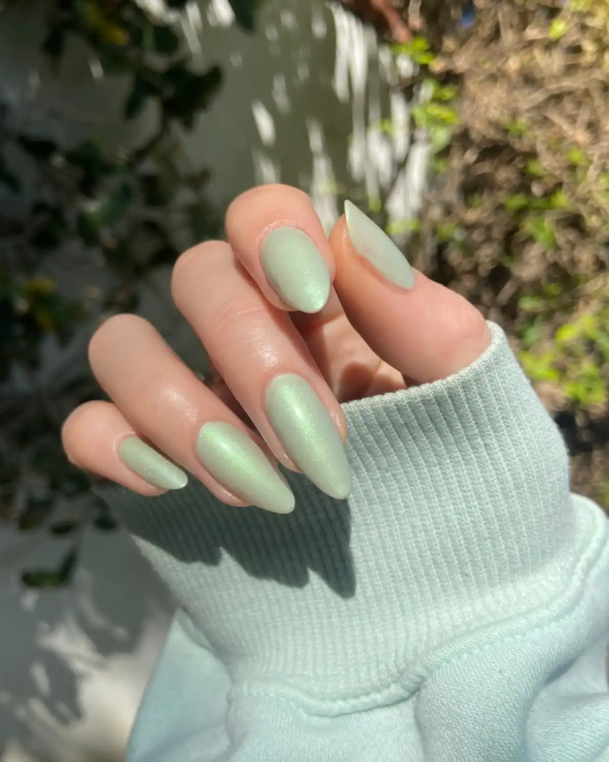 Glazed pistachio almond nails - Look 1