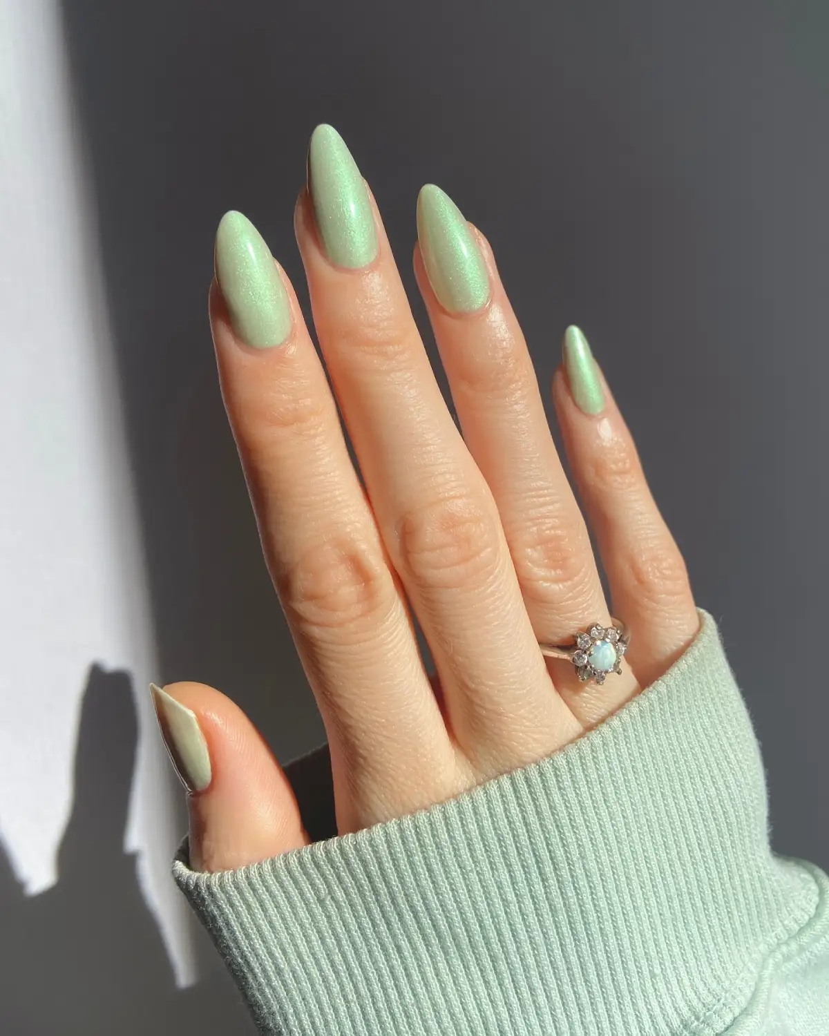 Glazed pistachio almond nails - Inspiration 3