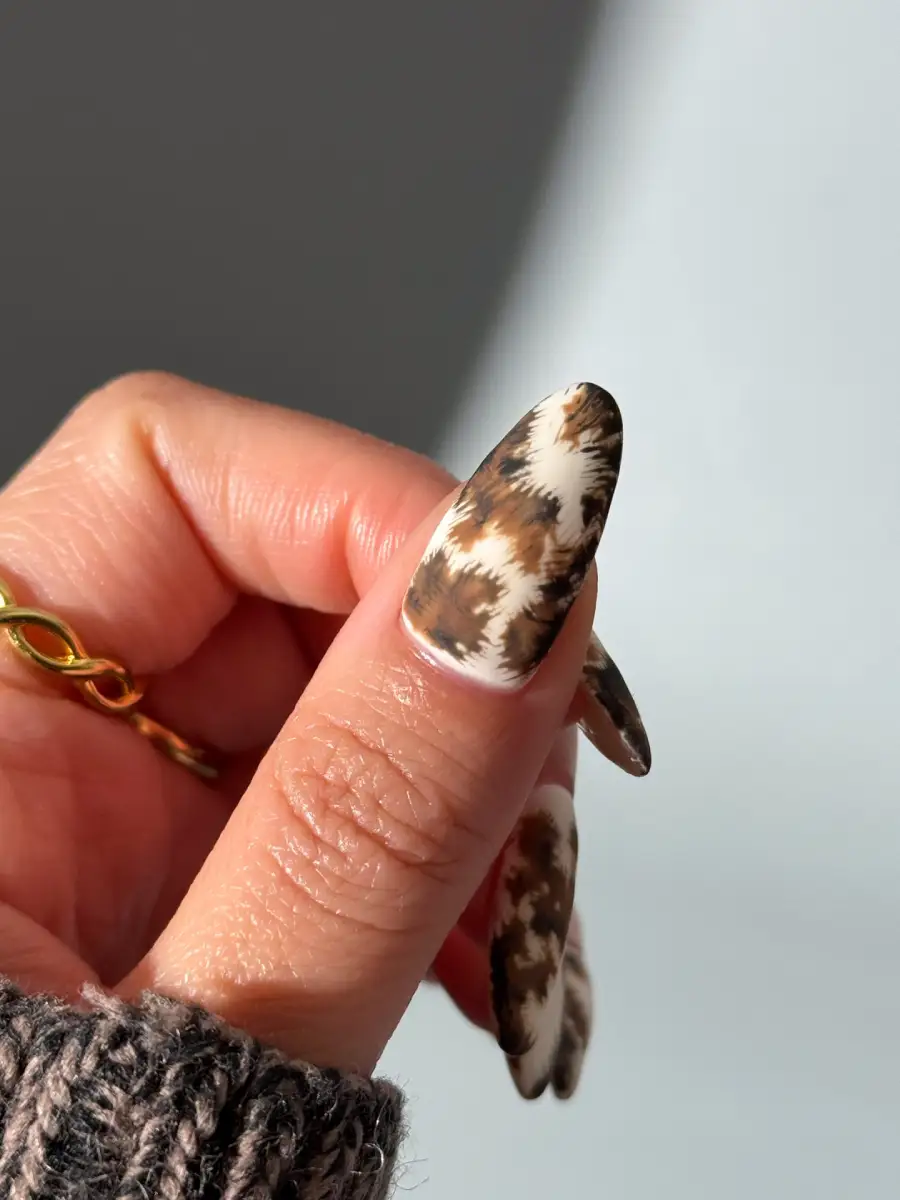 Brown and Cream Tie Dye Nails - Inspiration 1