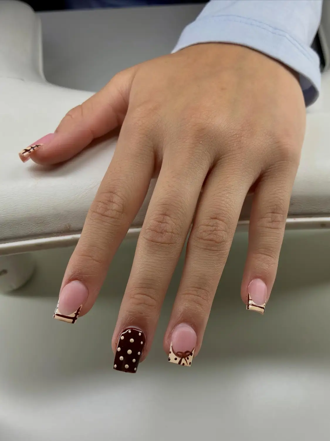 Chocolate polka dot nails with tiny bows - Nail inspiration 2