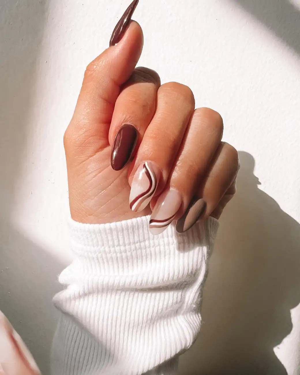 Chocolate Swirl Fall Nails - Inspiration 1