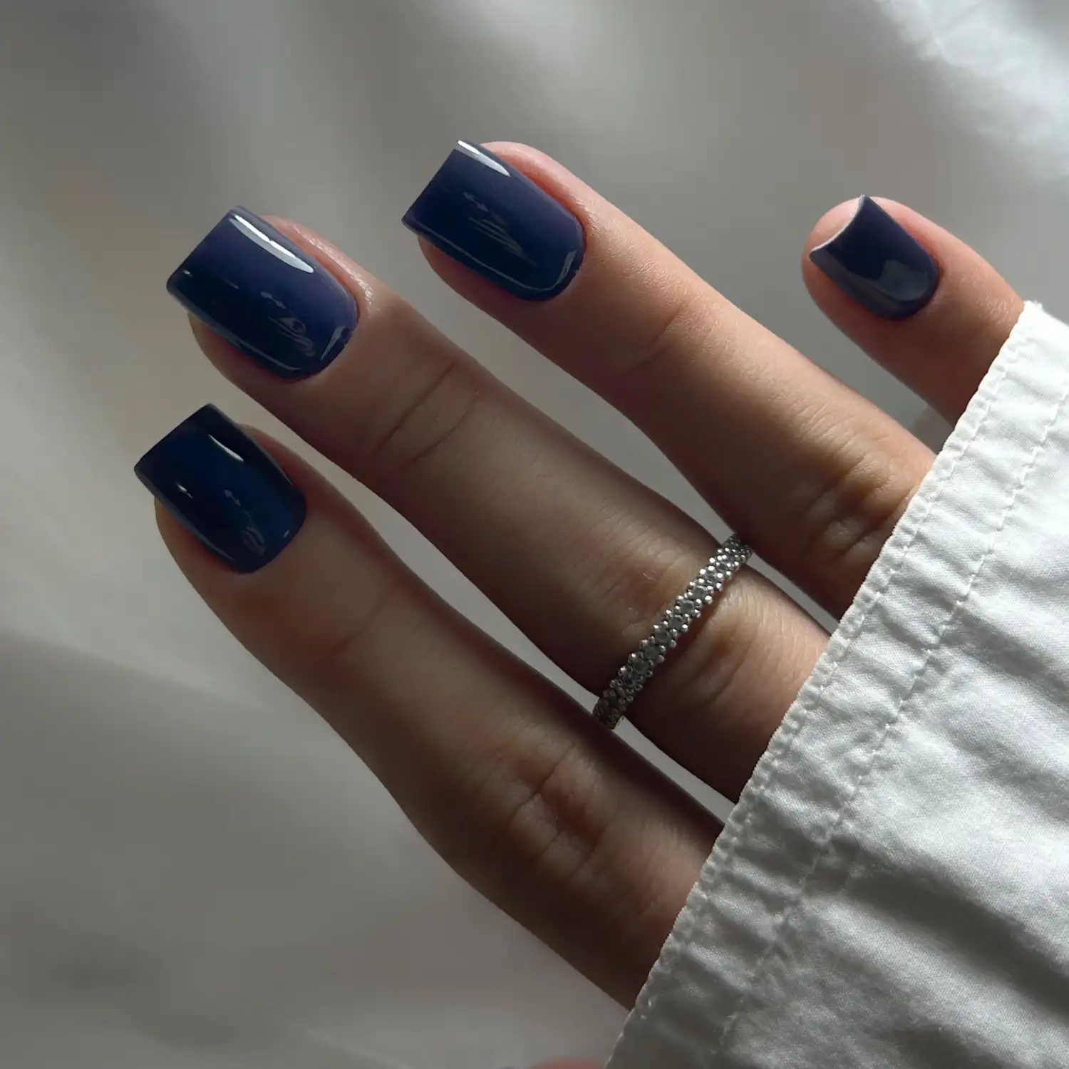 Glossy navy blue nail inspiration 3