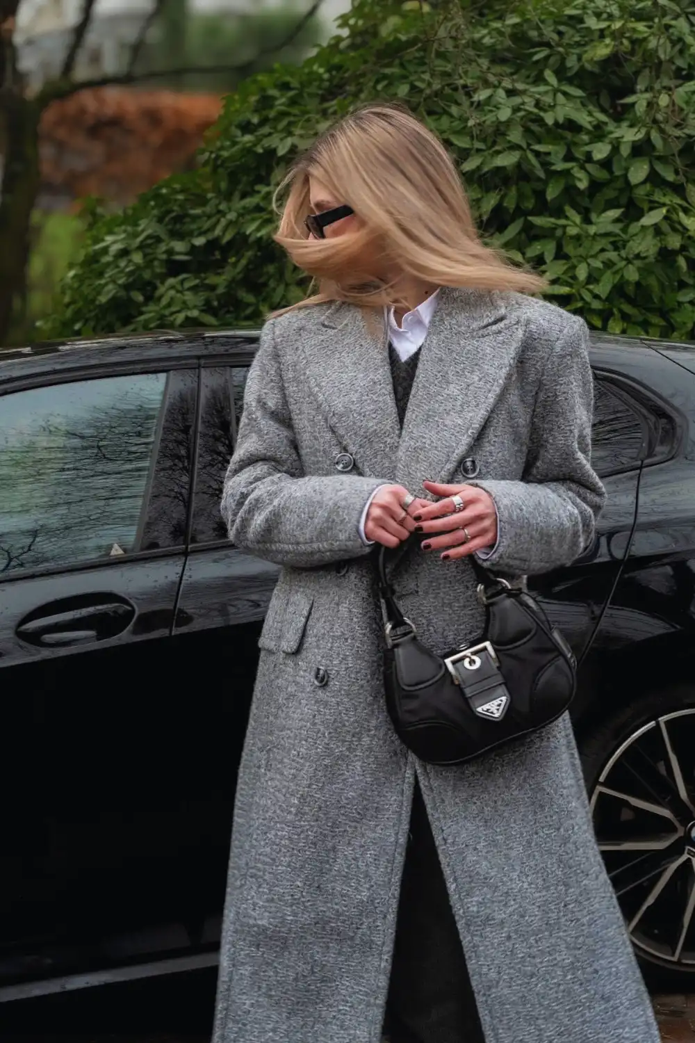 Oversized Grey Coat With Wide-Leg Jeans inspiration - Inspiration 2