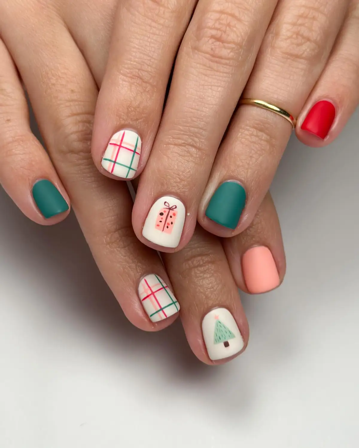 Pastel Christmas nail inspiration, photo 3