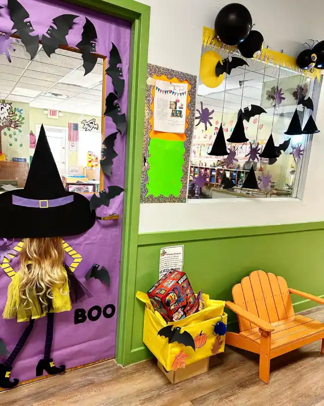 Witch Door Balloon Spiders